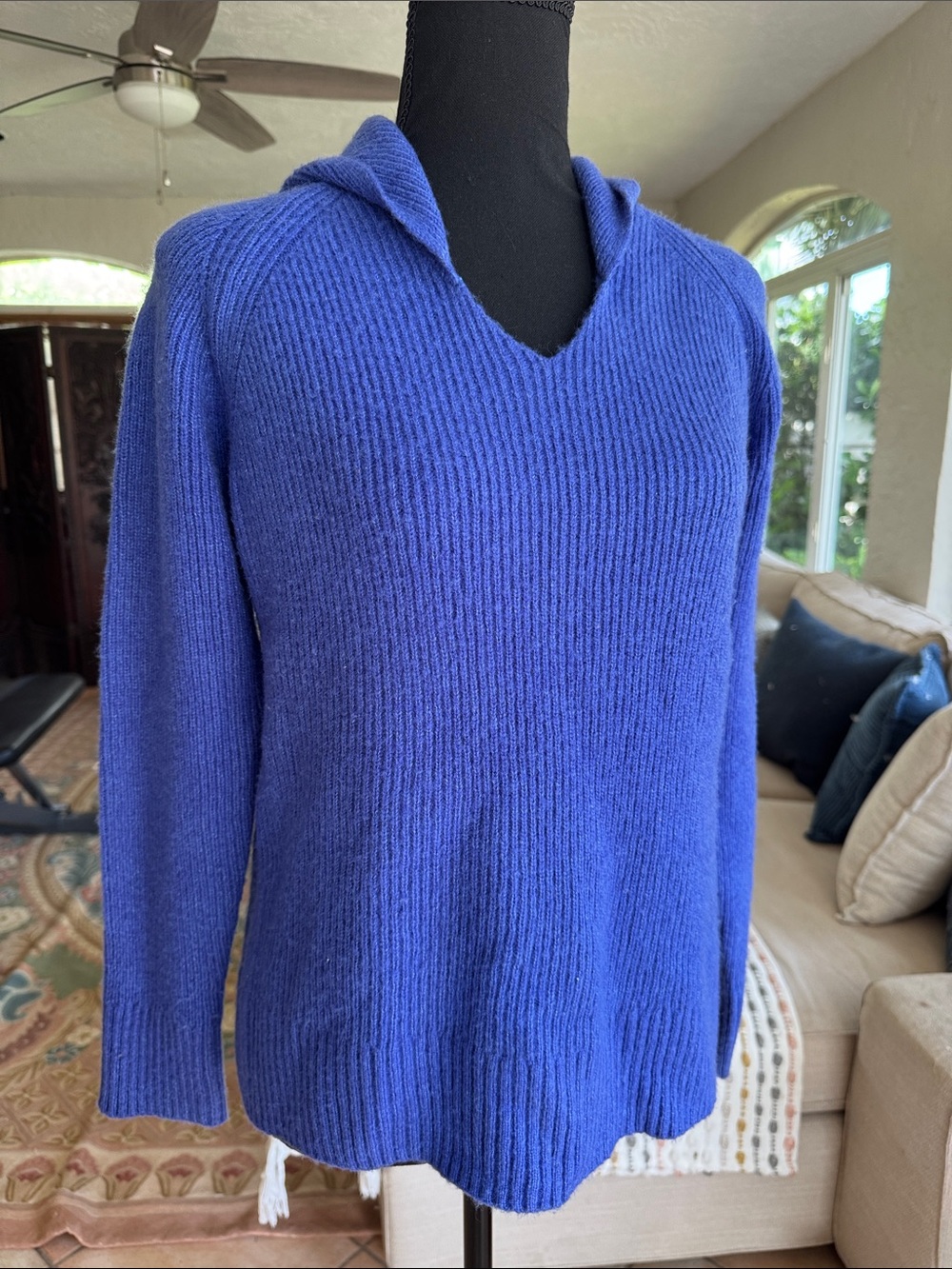 Vineyard Vines Women’s V-Neck Hooded Sweater in Royal Blue
